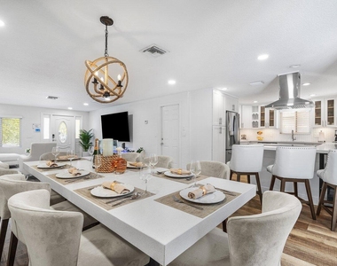 671 Lindell Boulevard - Photo Thumbnail 15