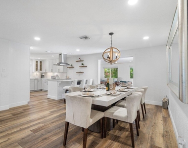 671 Lindell Boulevard - Photo Thumbnail 8