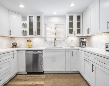 671 Lindell Boulevard - Photo Thumbnail 13