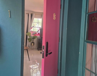 1007 Se 2nd Court - Photo Thumbnail 7