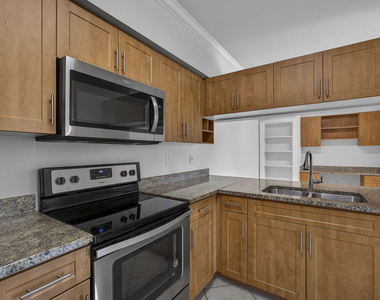 6510 Emerald Dunes Drive - Photo Thumbnail 8