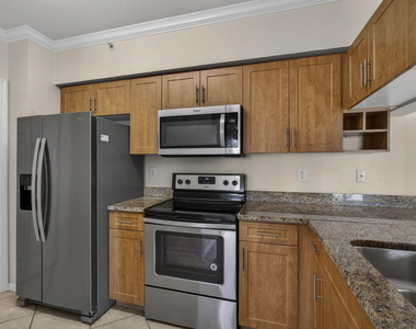 6510 Emerald Dunes Drive - Photo Thumbnail 7