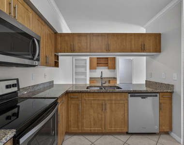 6510 Emerald Dunes Drive - Photo Thumbnail 9
