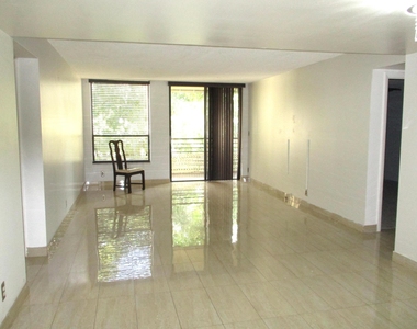 6751 N University Drive - Photo Thumbnail 4