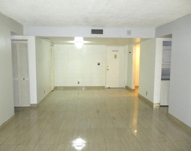 6751 N University Drive - Photo Thumbnail 5