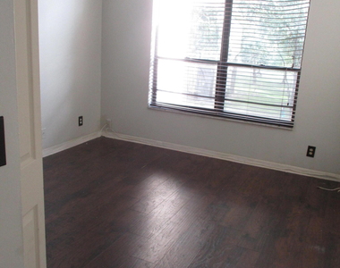 6751 N University Drive - Photo Thumbnail 7