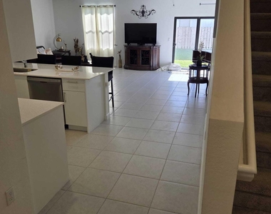 4917 Peacock Way - Photo Thumbnail 4