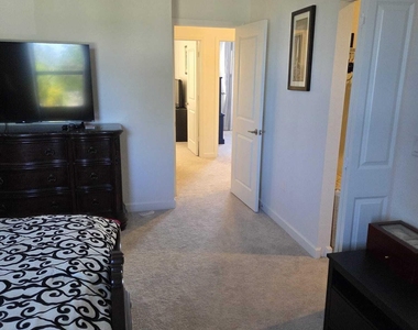 4917 Peacock Way - Photo Thumbnail 11