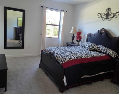 4917 Peacock Way - Photo Thumbnail 9
