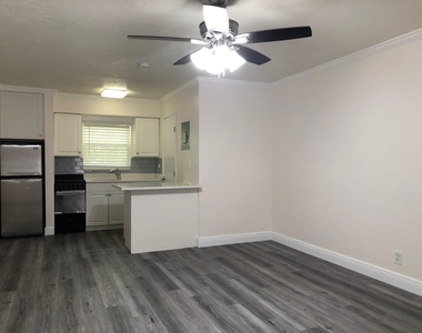 3205 Ne 9th Street - Photo Thumbnail 2