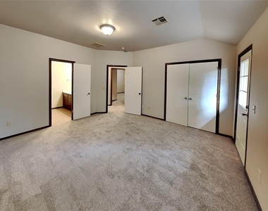 1720 W Palm Place - Photo Thumbnail 9