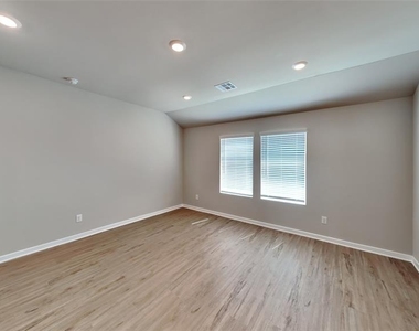 2933 Ember Drive - Photo Thumbnail 2
