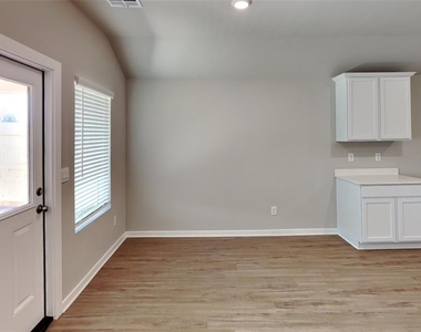2933 Ember Drive - Photo Thumbnail 7