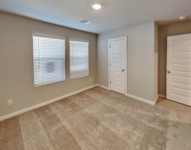 2933 Ember Drive - Photo Thumbnail 14