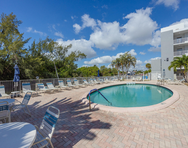 2850 Ne 14th Street Causeway - Photo Thumbnail 3