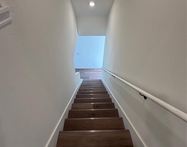 303 Aaran Way - Photo Thumbnail 4