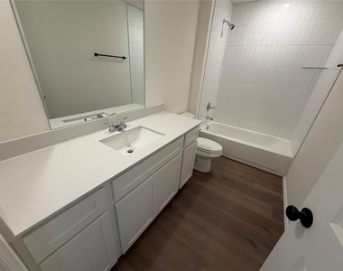 303 Aaran Way - Photo Thumbnail 12