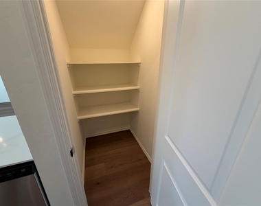 303 Aaran Way - Photo Thumbnail 23