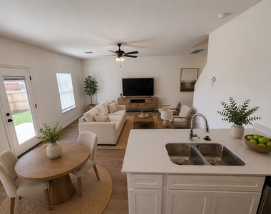 303 Aaran Way - Photo Thumbnail 4
