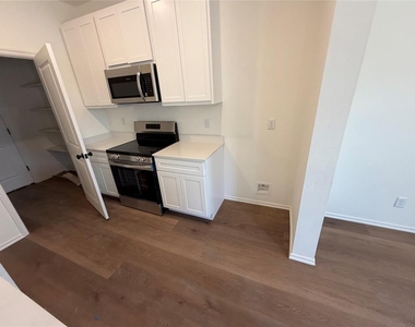 303 Aaran Way - Photo Thumbnail 28