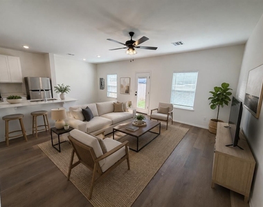 303 Aaran Way - Photo Thumbnail 2