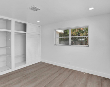 1013 Se 14th Court - Photo Thumbnail 30