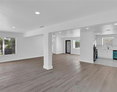 1013 Se 14th Court - Photo Thumbnail 16