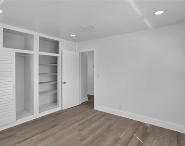 1013 Se 14th Court - Photo Thumbnail 34