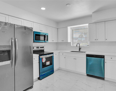 1013 Se 14th Court - Photo Thumbnail 17