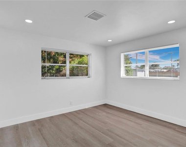 1013 Se 14th Court - Photo Thumbnail 29