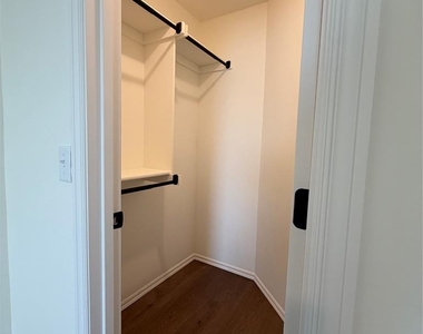 301 Aaran Way - Photo Thumbnail 7