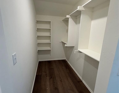 301 Aaran Way - Photo Thumbnail 21