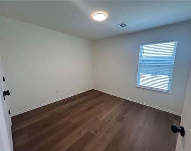 306 Liam Drive - Photo Thumbnail 14