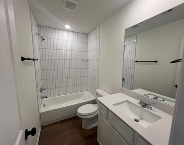 306 Liam Drive - Photo Thumbnail 9