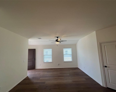 306 Liam Drive - Photo Thumbnail 21