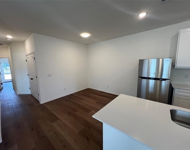 306 Liam Drive - Photo Thumbnail 5