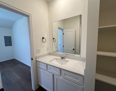 306 Liam Drive - Photo Thumbnail 16