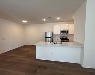 306 Liam Drive - Photo Thumbnail 4