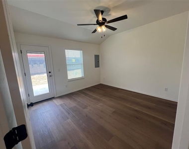 306 Liam Drive - Photo Thumbnail 11
