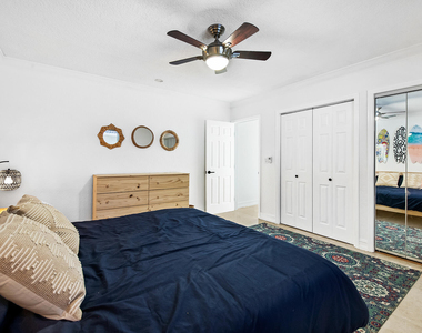 4761 Bayview Drive - Photo Thumbnail 15