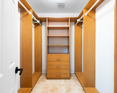 4761 Bayview Drive - Photo Thumbnail 11