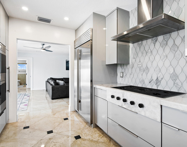 4761 Bayview Drive - Photo Thumbnail 6