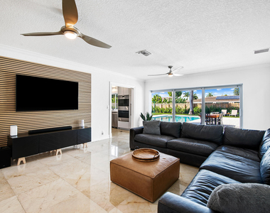4761 Bayview Drive - Photo Thumbnail 7