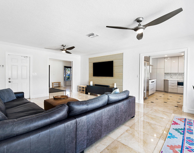 4761 Bayview Drive - Photo Thumbnail 8