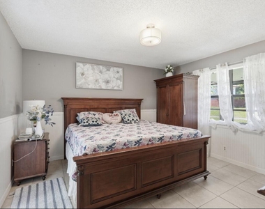 5330 Mendoza Street - Photo Thumbnail 8