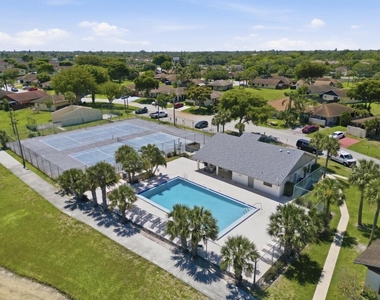 5330 Mendoza Street - Photo Thumbnail 14