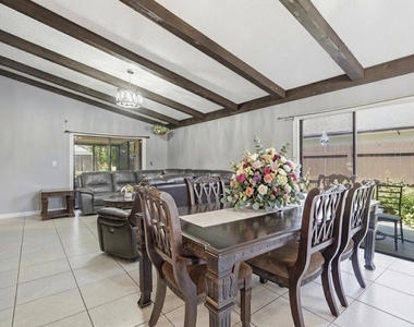 5330 Mendoza Street - Photo Thumbnail 3