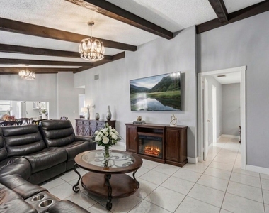 5330 Mendoza Street - Photo Thumbnail 4