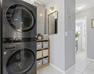 5330 Mendoza Street - Photo Thumbnail 5