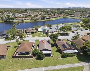 5330 Mendoza Street - Photo Thumbnail 17